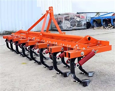 Machine à charrue à ressort